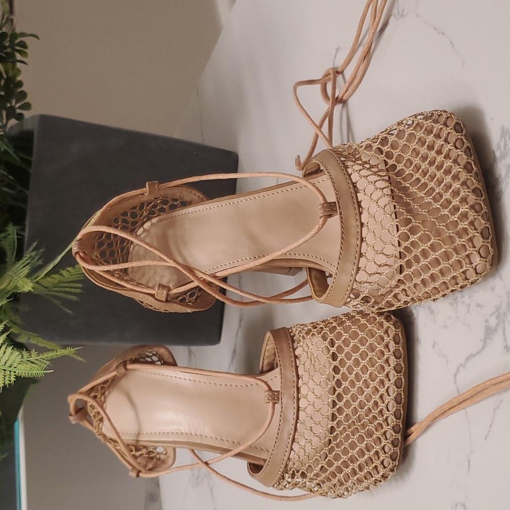FISHNET LACE UP HIGH HEELS - Picture 2 of 4